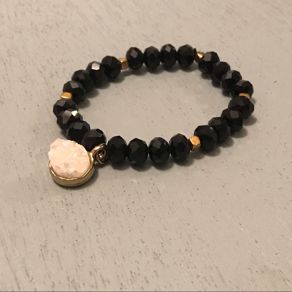NWOT stackable stretch bead bracelet with gemstone